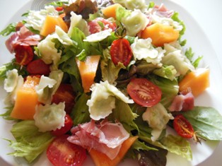 Salade d'été aux ravioles